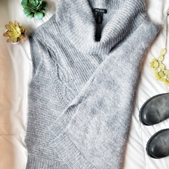 Sweater - Picture 3 of 4